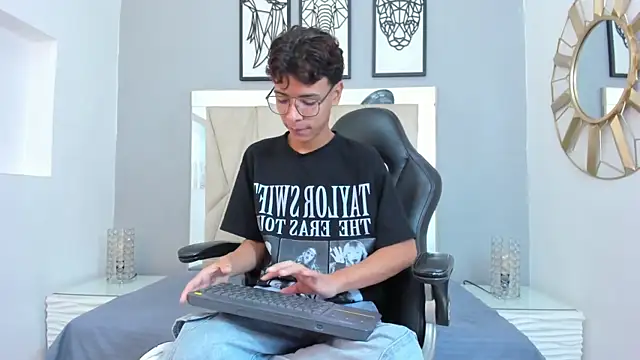 adams bobby online show from November 21, 2025, 11:31 am