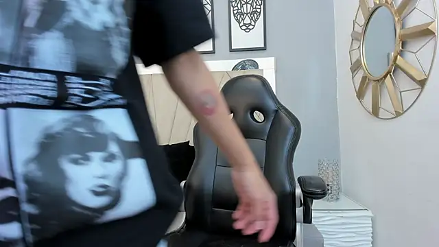 Snapshot of adams_bobby chatting on November 28, 2025, 11:24 am adams bobby online show from November 28, 2025, 11:24 am