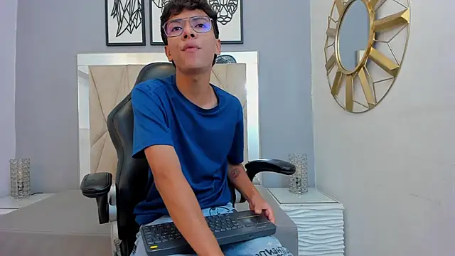 Snapshot of adams_bobby chatting on January 12, 2026, 11:26 am adams bobby online show from January 12, 2026, 11:26 am