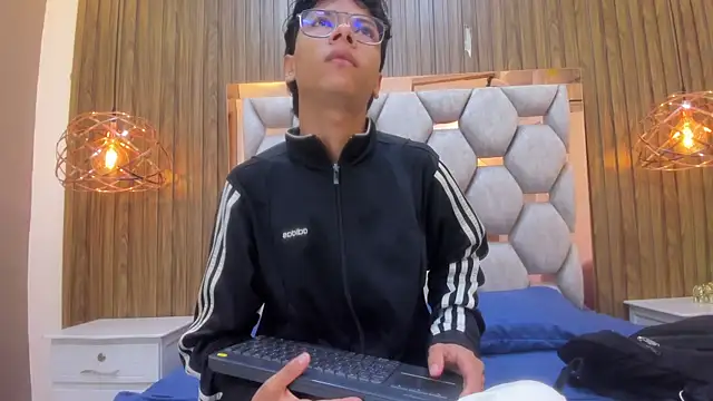 Snapshot of adams_bobby chatting on June 29, 2026, 11:21 am adams bobby online show from June 29, 2026, 11:21 am