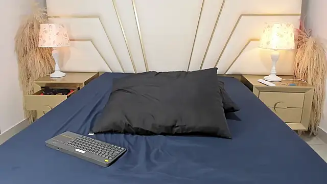 MaroxCute online show from November 25, 2025, 11:27 pm