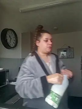 Snapshot of BubblesLovexox chatting on November 24, 2025, 10:37 am BubblesLovexox online show from November 24, 2025, 10:37 am