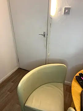 Snapshot of BubblesLovexox chatting on December 2, 2025, 4:24 pm BubblesLovexox online show from December 2, 2025, 4:24 pm