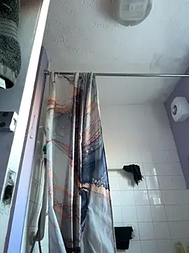 Snapshot of BubblesLovexox chatting on December 3, 2025, 2:04 pm BubblesLovexox online show from December 3, 2025, 2:04 pm