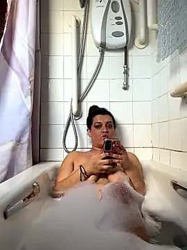 BubblesLovexox online show from January 16, 2026, 1:59 pm