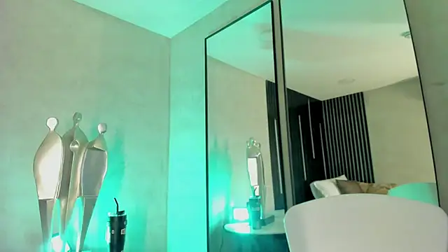 Val Guerra online show from November 6, 2025, 5:30 am