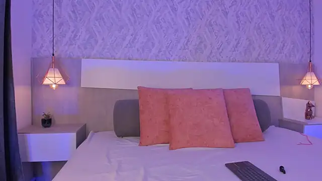 Vittoria  rossi online show from April 10, 2026, 3:39 pm