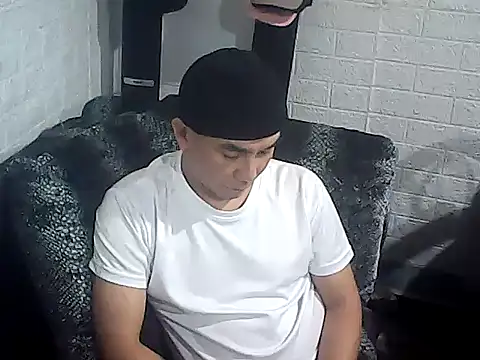 yourasiandesire69 online show from December 3, 2025, 2:37 pm