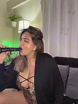 Snapshot of LadyCiaraLux chatting on November 11, 2025, 4:34 am LadyCiaraLux online show from November 11, 2025, 4:34 am