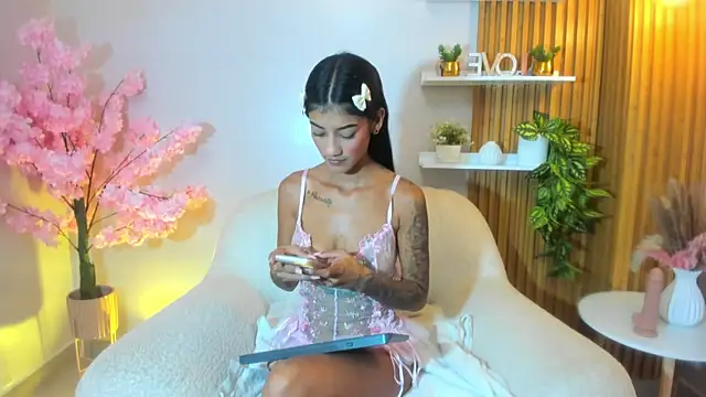 milkybaby  online show from December 3, 2025, 5:22 pm