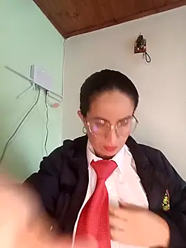 Snapshot of Valentina--1 chatting on October 30, 2025, 12:06 pm Valentina--1 online show from October 30, 2025, 12:06 pm