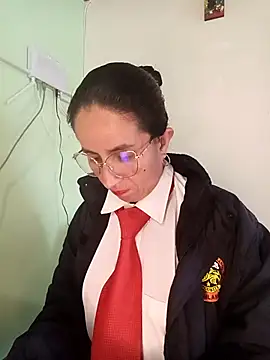 Snapshot of Valentina--1 chatting on October 31, 2025, 12:06 pm Valentina--1 online show from October 31, 2025, 12:06 pm