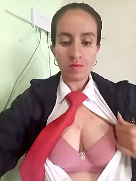 Snapshot of Valentina--1 chatting on November 20, 2025, 12:05 pm Valentina--1 online show from November 20, 2025, 12:05 pm