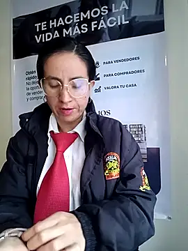 Snapshot of Valentina--1 chatting on December 3, 2025, 12:03 pm Valentina--1 online show from December 3, 2025, 12:03 pm