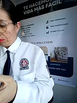 Snapshot of Valentina--1 chatting on December 15, 2025, 11:58 am Valentina--1 online show from December 15, 2025, 11:58 am