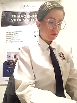 Snapshot of Valentina--1 chatting on April 18, 2026, 10:08 am Valentina--1 online show from April 18, 2026, 10:08 am
