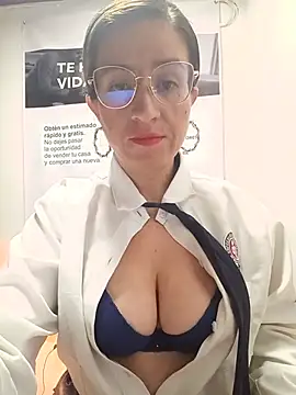 Snapshot of Valentina--1 chatting on May 16, 2026, 10:36 am Valentina--1 online show from May 16, 2026, 10:36 am