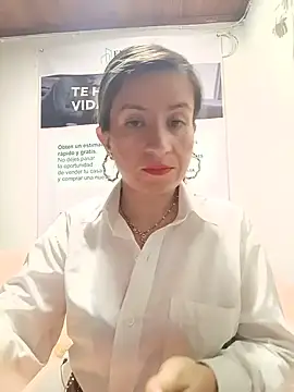 Snapshot of Valentina--1 chatting on May 27, 2026, 10:01 am Valentina--1 online show from May 27, 2026, 10:01 am