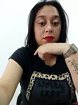 Snapshot of Caroline-17 chatting on November 11, 2025, 5:57 pm Caroline-17 online show from November 11, 2025, 5:57 pm