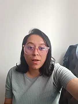 Snapshot of Caroline-17 chatting on November 23, 2025, 7:02 pm Caroline-17 online show from November 23, 2025, 7:02 pm