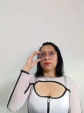 Snapshot of Caroline-17 chatting on November 28, 2025, 6:21 pm Caroline-17 online show from November 28, 2025, 6:21 pm