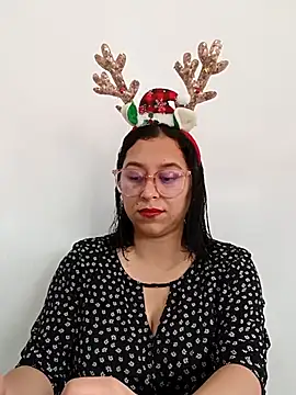 Snapshot of Caroline-17 chatting on December 5, 2025, 6:15 pm Caroline-17 online show from December 5, 2025, 6:15 pm