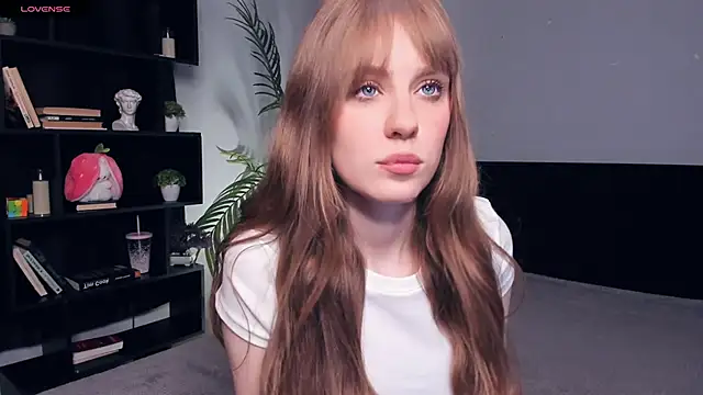 TessaStruble online show from November 2, 2025, 8:06 am