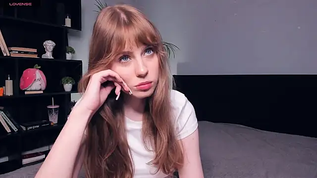 TessaStruble online show from November 7, 2025, 8:47 am