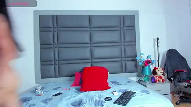 Cattalina 25 online show from November 6, 2025, 7:59 pm