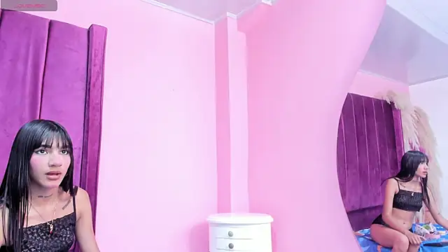 Snapshot of foxyhillx chatting on December 15, 2025, 5:50 pm foxyhillx online show from December 15, 2025, 5:50 pm