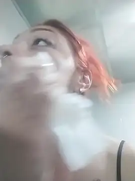 Snapshot of EmilyyRed chatting on December 4, 2025, 6:05 pm EmilyyRed online show from December 4, 2025, 6:05 pm