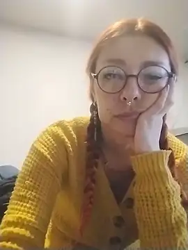 Snapshot of EmilyyRed chatting on December 19, 2025, 9:22 pm EmilyyRed online show from December 19, 2025, 9:22 pm