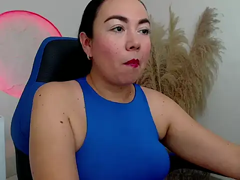 Yadis hot online show from November 12, 2025, 7:57 pm