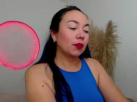 Yadis hot online show from November 20, 2025, 8:52 pm