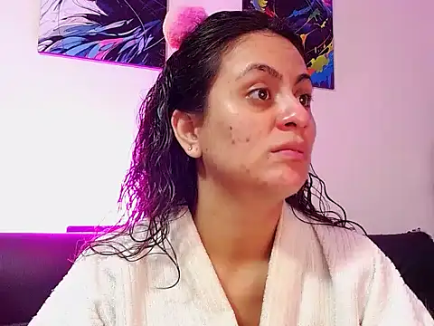 Caroline Jons online show from November 10, 2025, 2:05 pm