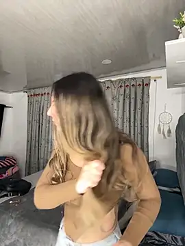 Snapshot of sarah_honey__ chatting on October 28, 2025, 10:52 am sarah honey online show from October 28, 2025, 10:52 am