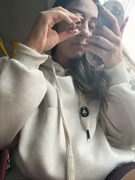 Snapshot of sarah_honey__ chatting on November 24, 2025, 3:01 pm sarah honey online show from November 24, 2025, 3:01 pm