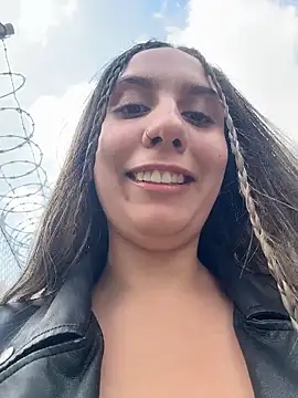 Snapshot of sarah_honey__ chatting on December 1, 2025, 3:06 pm sarah honey online show from December 1, 2025, 3:06 pm