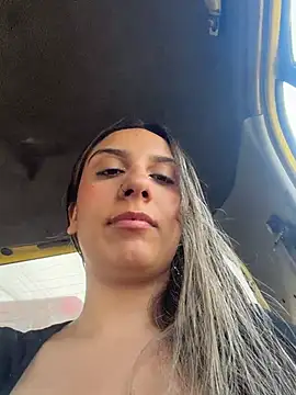 Snapshot of sarah_honey__ chatting on December 15, 2025, 3:05 pm sarah honey online show from December 15, 2025, 3:05 pm