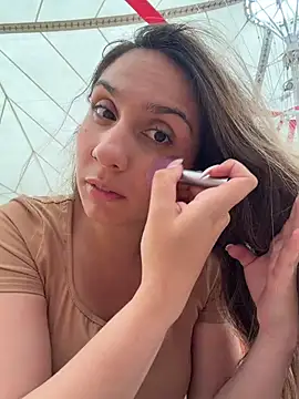 Snapshot of sarah_honey__ chatting on December 18, 2025, 4:02 pm sarah honey online show from December 18, 2025, 4:02 pm