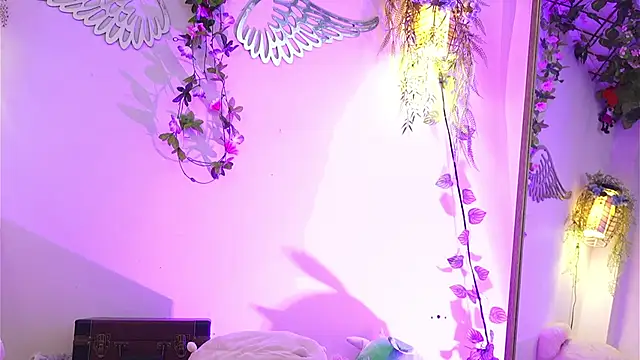 ISA NIXON online show from November 30, 2025, 6:12 pm