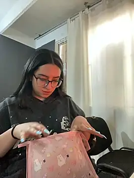 Kloe Novoa online show from November 12, 2025, 12:49 pm