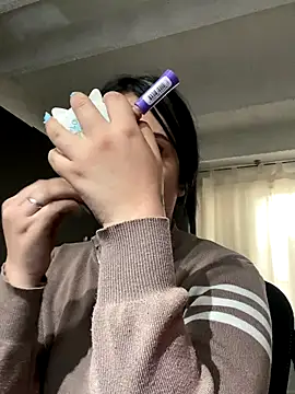 Kloe Novoa online show from November 21, 2025, 12:37 pm