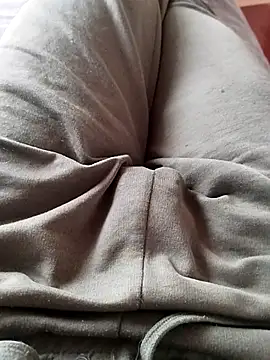 Snapshot of Andres__00 chatting on April 4, 2026, 5:10 pm Andres 00 online show from April 4, 2026, 5:10 pm