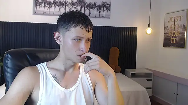 Garuo 18 online show from December 1, 2025, 7:08 pm