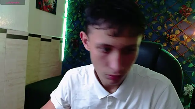 Garuo 18 online show from December 17, 2025, 2:06 am