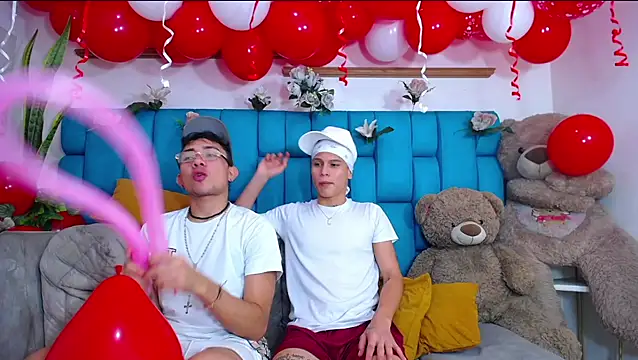 Hot Boys Latinos X online show from February 12, 2026, 11:33 pm