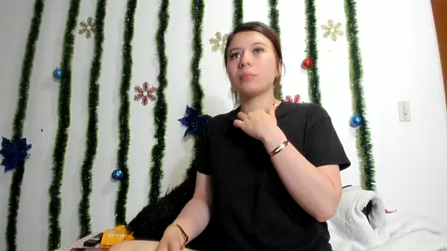 Vanessa Martinz online show from December 15, 2025, 12:42 pm