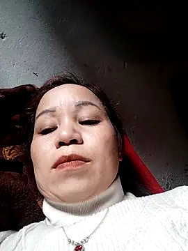 Gwen-n online show from November 16, 2025, 4:07 am