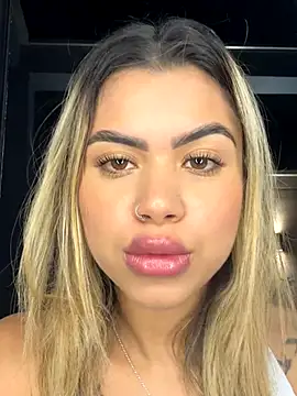 Snapshot of Alanna-foxx chatting on October 29, 2025, 12:13 am Alanna-foxx online show from October 29, 2025, 12:13 am